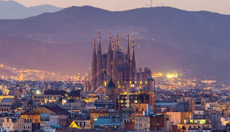 spain-in-travelinjava-picture-beautiful-places-to-photograph-sagrada-familia-barcelona.jpg
